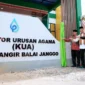 Wakil Bupati Solsel H. Yulian Efi meresmikan gedung baru KUA Sangir Balai Janggo, Jumat (23/1/2026). (Foto: Humas Pemkab Solsel)