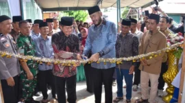 Wali Kota Padang Fadly Amran meresmikan Masjid Al-Falah di Kelurahan Anduring, Kecamatan Kuranji, Jumat (16/1/2026). (Foto: Prokopim Padang)
