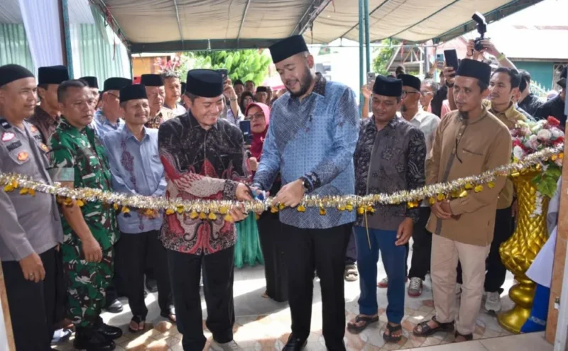 Wali Kota Padang Fadly Amran meresmikan Masjid Al-Falah di Kelurahan Anduring, Kecamatan Kuranji, Jumat (16/1/2026). (Foto: Prokopim Padang)
