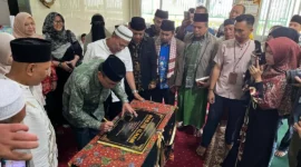 Wakil Wali Kota Padang Maigus Nasir meresmikan Masjid Ilham Koto Lalang, Jumat (9/1/2026). (Foto: Diskominfo Padang)