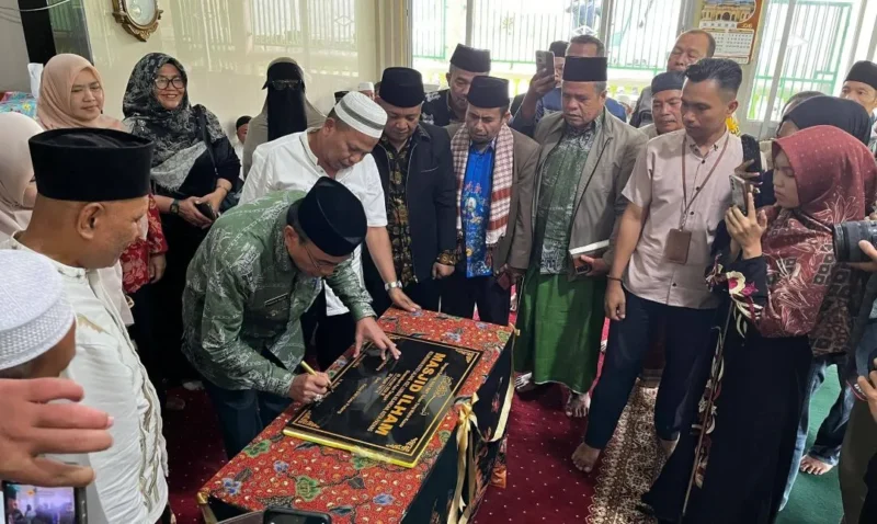 Wakil Wali Kota Padang Maigus Nasir meresmikan Masjid Ilham Koto Lalang, Jumat (9/1/2026). (Foto: Diskominfo Padang)