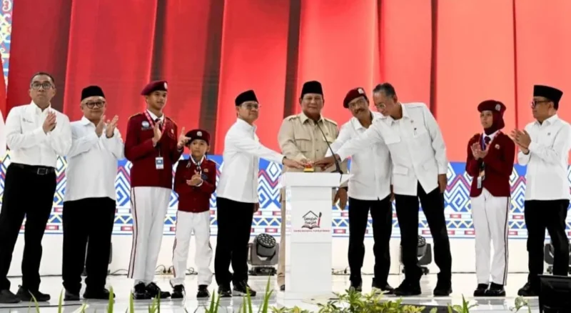 Presiden Prabowo Subianto meresmikan 166 Sekolah Rakyat di seluruh Indonesia yang diselenggarakan di BBPPKS, Kota Banjarbaru, Kalimantan Selatan, Senin (12/1/2026). (Foto: BPMI Setpres)