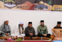 Wali Kota Padang, Fadly Amran bersama Wakil Wali Kota Padang, Maigus Nasir, menghadiri peringatan Isra’ Mi’raj Nabi Muhammad SAW 1447 H di Pondok Pesantren Darul Ulum, Minggu (18/1/2026). (Foto: Prokopim Padang)