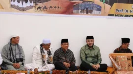 Wali Kota Padang, Fadly Amran bersama Wakil Wali Kota Padang, Maigus Nasir, menghadiri peringatan Isra’ Mi’raj Nabi Muhammad SAW 1447 H di Pondok Pesantren Darul Ulum, Minggu (18/1/2026). (Foto: Prokopim Padang)