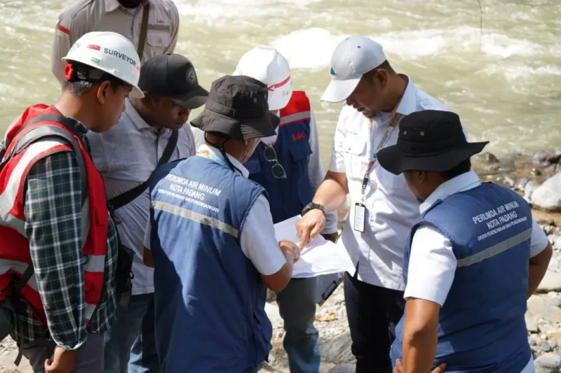 Perumda AM Padang percepat pemulihan distribusi air bersih pascabanjir bandang yang merusak infrastruktur utama di wilayah Utara Kota Padang. (Foto: Diskominfo Padang)