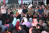 Presiden Prabowo menghabiskan malam pergantian tahun bersama warga terdampak bencana di Desa Batu Hula, Kecamatan Batang Toru, Tapsel, Sumut, Rabu (31/12/2025) malam. (Foto: BPMI Setpres)