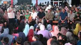 Presiden Prabowo menghabiskan malam pergantian tahun bersama warga terdampak bencana di Desa Batu Hula, Kecamatan Batang Toru, Tapsel, Sumut, Rabu (31/12/2025) malam. (Foto: BPMI Setpres)