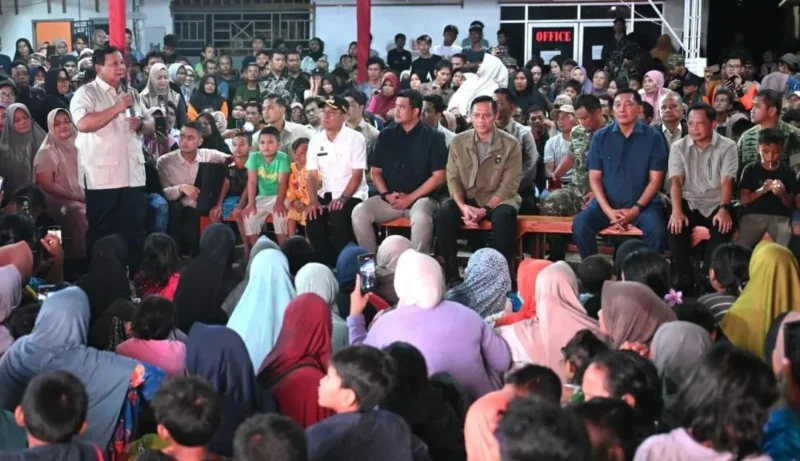 Presiden Prabowo menghabiskan malam pergantian tahun bersama warga terdampak bencana di Desa Batu Hula, Kecamatan Batang Toru, Tapsel, Sumut, Rabu (31/12/2025) malam. (Foto: BPMI Setpres)