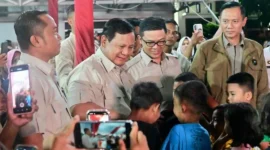 Presiden Prabowo saat menghadiri malam pergantian Tahun Baru 2026 bersama warga Desa Batu Hula, Kecamatan Batang Toru, Kabupaten Tapsel, Sumut, Rabu (31/12/2025). (Foto: BPMI Setpres)