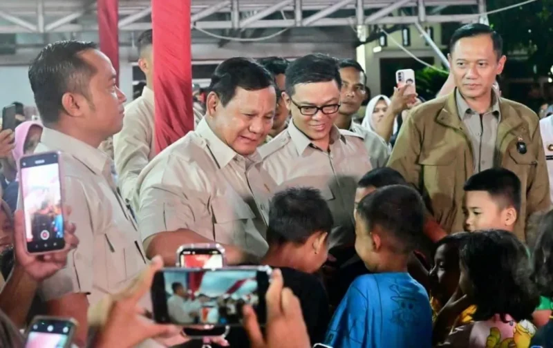 Presiden Prabowo saat menghadiri malam pergantian Tahun Baru 2026 bersama warga Desa Batu Hula, Kecamatan Batang Toru, Kabupaten Tapsel, Sumut, Rabu (31/12/2025). (Foto: BPMI Setpres)