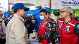 Presiden Prabowo Subianto meninjau Posko Kesehatan Kodam I/Bukit Barisan di Desa Batu Hula, Kecamatan Batang Toru, Kabupaten Tapsel, Sumut, Rabu (31/12/2025). (Foto: BPMI Setpres)