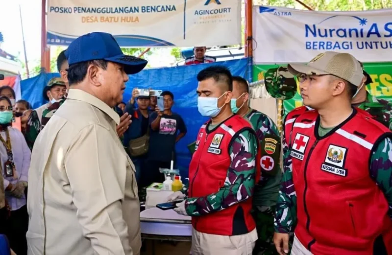 Presiden Prabowo Subianto meninjau Posko Kesehatan Kodam I/Bukit Barisan di Desa Batu Hula, Kecamatan Batang Toru, Kabupaten Tapsel, Sumut, Rabu (31/12/2025). (Foto: BPMI Setpres)