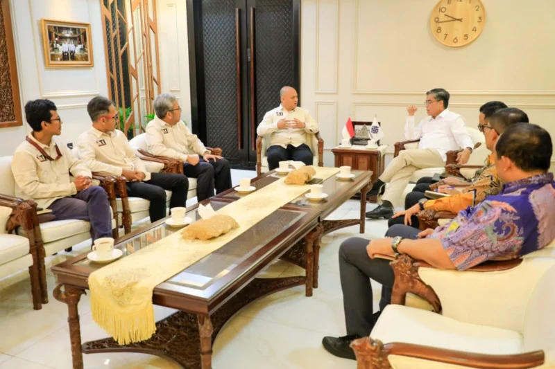 Pengurus Pusat IJTI melakukan audiensi dengan Menteri Ketenagakerjaan, Prof. Yassierli di Kantor Kementerian Ketenagakerjaan, Jakarta. (Foto: Ist)