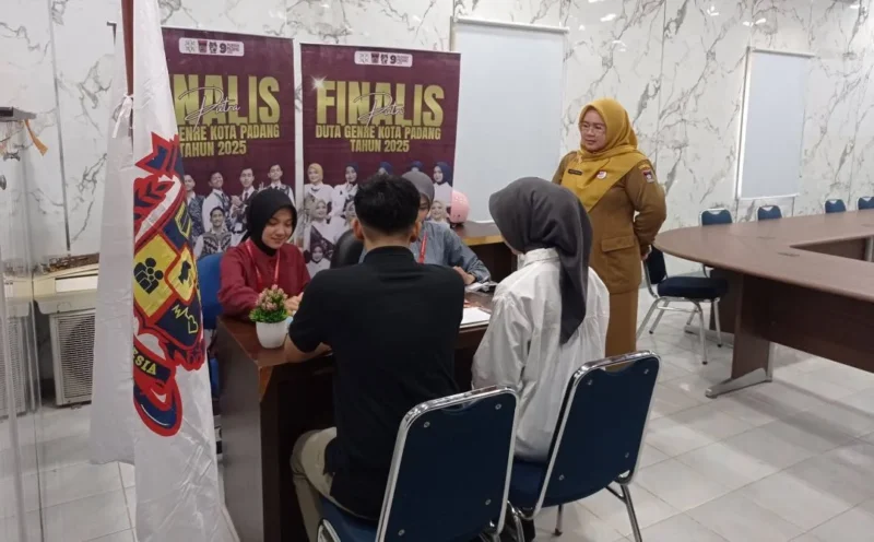 Proses pendaftaran pemilihan Duta Genre Kota Padang 2026 di Kantor DP3AP2KB Padang. (Foto: Diskominfo Padang)