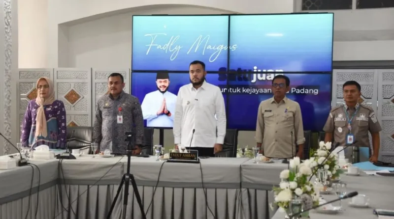 Wali Kota Padang Fadly Amran mengikuti Rakor Tim Satgas Percepatan Rehabilitasi dan Rekonstruksi Pascabencana Sumatera, Kamis (15/1/2026). (Foto: Prokopim Padang)
