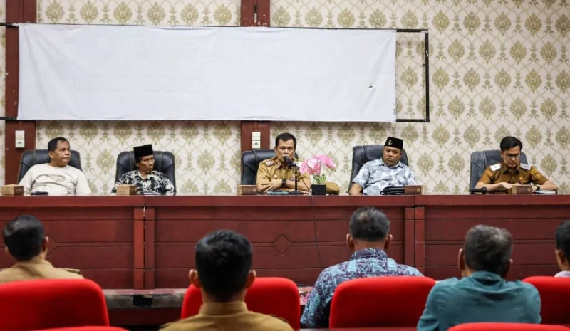 Sekretaris Daerah Kota Pariaman, Afrizal Azhar memimpin rapat sosialisasi bersama masyarakat, Senin (26/1/2026). (Foto: Kominfo Kota Pariaman)