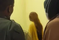 Petugas Satpol PP Padang melakukan pengawasan terhadap rumah kos dan penginapan yang kerap menjadi lokasi aktivitas hingga larut malam. (Foto: Humas Satpol PP Padang)