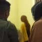 Petugas Satpol PP Padang melakukan pengawasan terhadap rumah kos dan penginapan yang kerap menjadi lokasi aktivitas hingga larut malam. (Foto: Humas Satpol PP Padang)