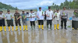 Pemprov Sumbar memulai rehabilitasi lahan pertanian di Nagari Salayo, Kecamatan Kubung, Kabupaten Solok, Kamis (15/1/2026). (Foto: ADPSB)
