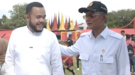 Wali Kota Padang Fadly Amran mendampingi Menteri PU RI Dody Hanggodo meninjau Stadion GOR H. Agus Salim Padang, Jumat sore (30/1/2026). (Foto: Prokopim Padang)