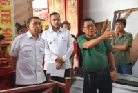 Wali Kota Padang Fadly Amran mendampingi Menbud RI Fadli Zone mengunjungi Klenteng See Hien Kiong, Jumat (23/1/2026). (Foto: Prokopim Padang)