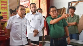 Wali Kota Padang Fadly Amran mendampingi Menbud RI Fadli Zone mengunjungi Klenteng See Hien Kiong, Jumat (23/1/2026). (Foto: Prokopim Padang)