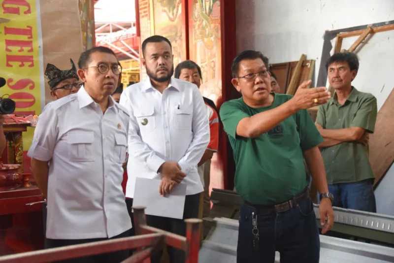 Wali Kota Padang Fadly Amran mendampingi Menbud RI Fadli Zone mengunjungi Klenteng See Hien Kiong, Jumat (23/1/2026). (Foto: Prokopim Padang)