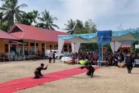 Siswa SMAN 1 Airpura saat menampilkan silat tradisi saat launching. (Foto: Dok. SMAN 1 Airpura)