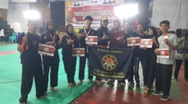 Para atlet asal Pessel pada Kejuaraan SMI tingkat Provinsi Sumbar memperlihatkan medali yang berhasil diraih. (Foto: Dok. Humas IPSI)