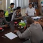 Kadis Kominfo Pessel, Wendi (kanan depan) saat menerima Kasat Lantas Polres Pessel, Ade Putra bersama jajaran di ruang kerjanya beberapa waktu lalu. (Foto: Dok. Kominfo)