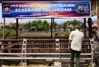 Personil Satpol PP Padang melakukan peninjauan ke lokasi perusakan pada Kamis (22/1/2026) sore. (Foto: Humas Satpol PP Padang) 