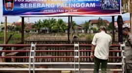 Personil Satpol PP Padang melakukan peninjauan ke lokasi perusakan pada Kamis (22/1/2026) sore. (Foto: Humas Satpol PP Padang) 
