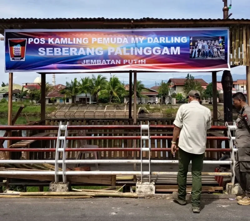 Personil Satpol PP Padang melakukan peninjauan ke lokasi perusakan pada Kamis (22/1/2026) sore. (Foto: Humas Satpol PP Padang) 