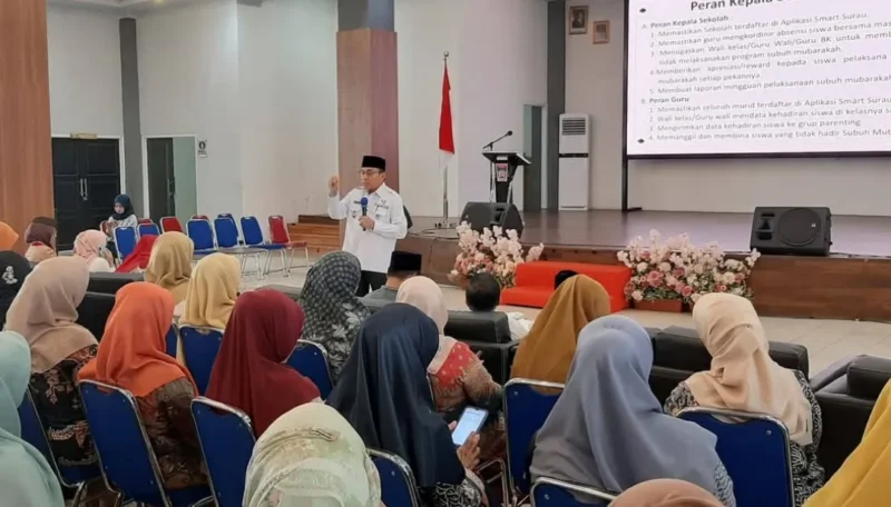 Wakil Wali Kota Padang Maigus Nasir memberikan Penguatan Program Smart Surau bagi Kepala Satuan Pendidikan di Gedung Youth Center, Rabu (14/1/2026). (Foto: Diskominfo Padang)