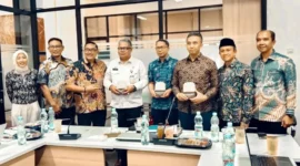 Sekdakab Solsel, Dr. H. Syamsurizaldi menghadiri pembahasan RKAB di Direktorat Jenderal Energi Baru, Terbarukan, dan Konservasi Energi (EBTKE), Cikini, Jakarta, Kamis (9/1/2026). (Foto: Humas Pemkab Solsel)