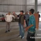 
Sekkab Pessel, Zainal Arifin didampingi sejumlah pejabat eselon II dan III meninjau penggilingan padi modern di Kecamatan Lunang, (Foto: Dok. Kominfo)