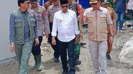 
Sekretaris Utama BNPB, Rustian didampingi Wakil Bupati Pessel, Risnaldi Ibrahim saat berkunjung ke Pessel. (Foto: Dok. Kominfo)