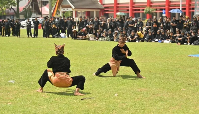 Silek Tradisi Minangkabau kini resmi menjadi ekstrakurikuler wajib di seluruh SMA, SMK, dan SLB. (Foto: ADPSB)