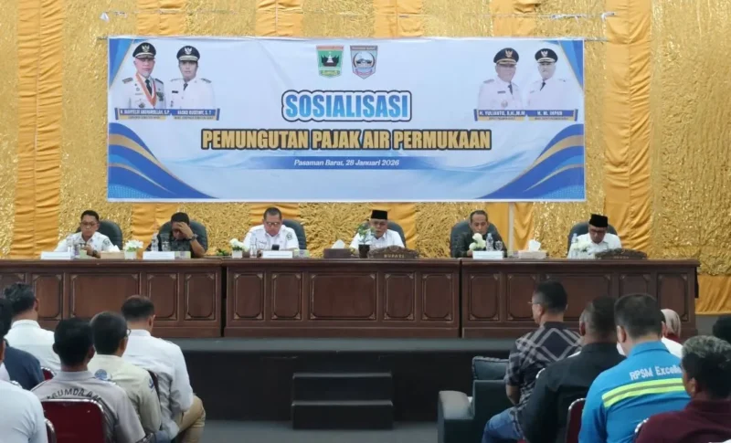Pemprov Sumbar bersama Pemkab Pasbar menggelar sosialisasi pemungutan Pajak Air Permukaan kepada pelaku usaha di Aula Kantor Bupati Pasbar, Rabu (28/1). (Foto: Kominfo Pasbar)