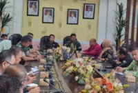Sekkab Pessel, Zainal Arifin saat memimpin rapat persiapan TMMD di ruang rapat bupati beberapa waktu lalu. (Foto: Dok. Prokopim)