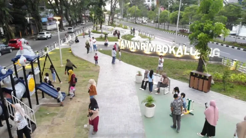 Taman Rimbo Kaluang kini tampil cantik dan lebih ramah anak setelah direvitalisasi pada 2025. (Foto: Diskominfo Padang)
