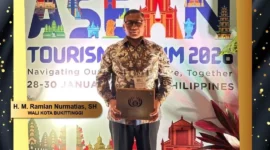 Wali Kota Bukittinggi, Ramlan Nurmatias menerima The 5th ASEAN Clean Tourist City Award di Grand Ballroom, Nustar Resort, Cebu, Filipina, Jumat (30/1/2026). (Foto: Kominfo Bukittinggi)