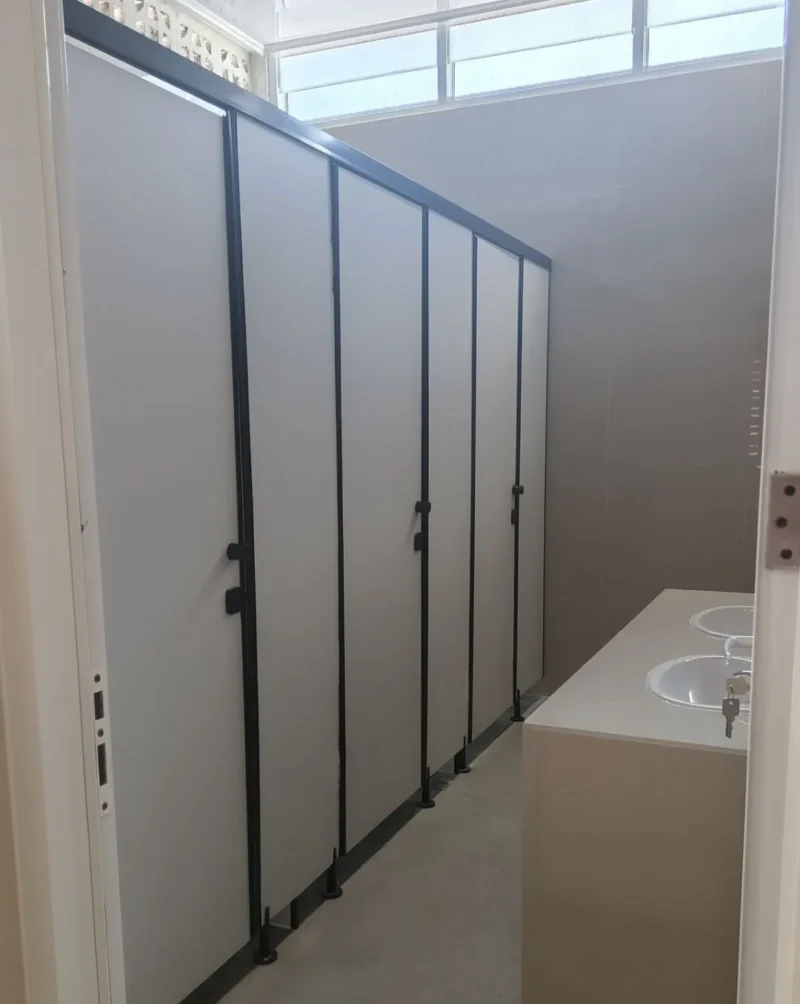 Toilet Pasar Raya Padang di Blok A kini lebih bersih dan nyaman dengan standar pusat perbelanjaan modern. (Foto: Diskominfo Padang)