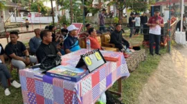 Staf Ahli Bidang Pembangunan Ekonomi dan Keuangan Setdako Padang, Syahrial membuka Turnamen Portim Cup Voli Ball III Kota Padang. (Foto: Diskominfo Padang)