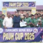 Wali Kota Padang, Fadly Amran menutup Turnamen Sepak Bola Pauh Cup 2025 di Lapangan Pauh Kampung Dalam, Minggu (25/1/2026). (Foto: Prokopim Padang)