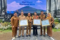 Gubernur Sumbar Mahyeldi meraih Anugerah Upakarya Wanua Nugraha dari Pemerintah Pusat, Kamis (15/1/2025). (Foto: ADPSB)