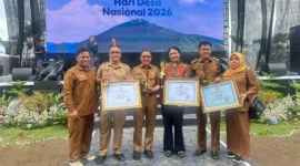 Gubernur Sumbar Mahyeldi meraih Anugerah Upakarya Wanua Nugraha dari Pemerintah Pusat, Kamis (15/1/2025). (Foto: ADPSB)