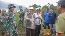 Wakil Wali Kota Padang Maigus Nasir meninjau lokasi Huntap di kawasan Tanah Sungkai, Kelurahan Lambung Bukik, Kecamatan Pauh, Sabtu (10/1/2026). (Foto: Diskominfo Padang)