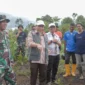 Wakil Wali Kota Padang Maigus Nasir meninjau lokasi Huntap di kawasan Tanah Sungkai, Kelurahan Lambung Bukik, Kecamatan Pauh, Sabtu (10/1/2026). (Foto: Diskominfo Padang)