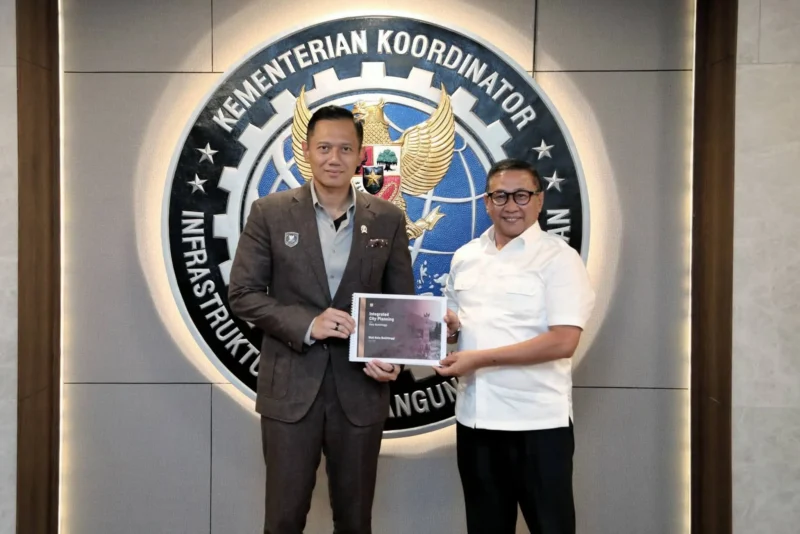 Wali Kota Bukittinggi Ramlan Nurmatias bertemu Menko AHY di Kantor Kemenkominfra, Kamis (15/1/2026). (Foto: Kominfo Bukittinggi)